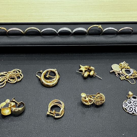 画像2240：金のアクセサリーを複数点お買取いたしました〜🏅