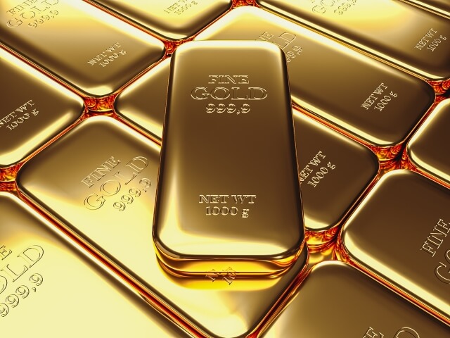 輝く金の延べ棒が並ぶ様子
